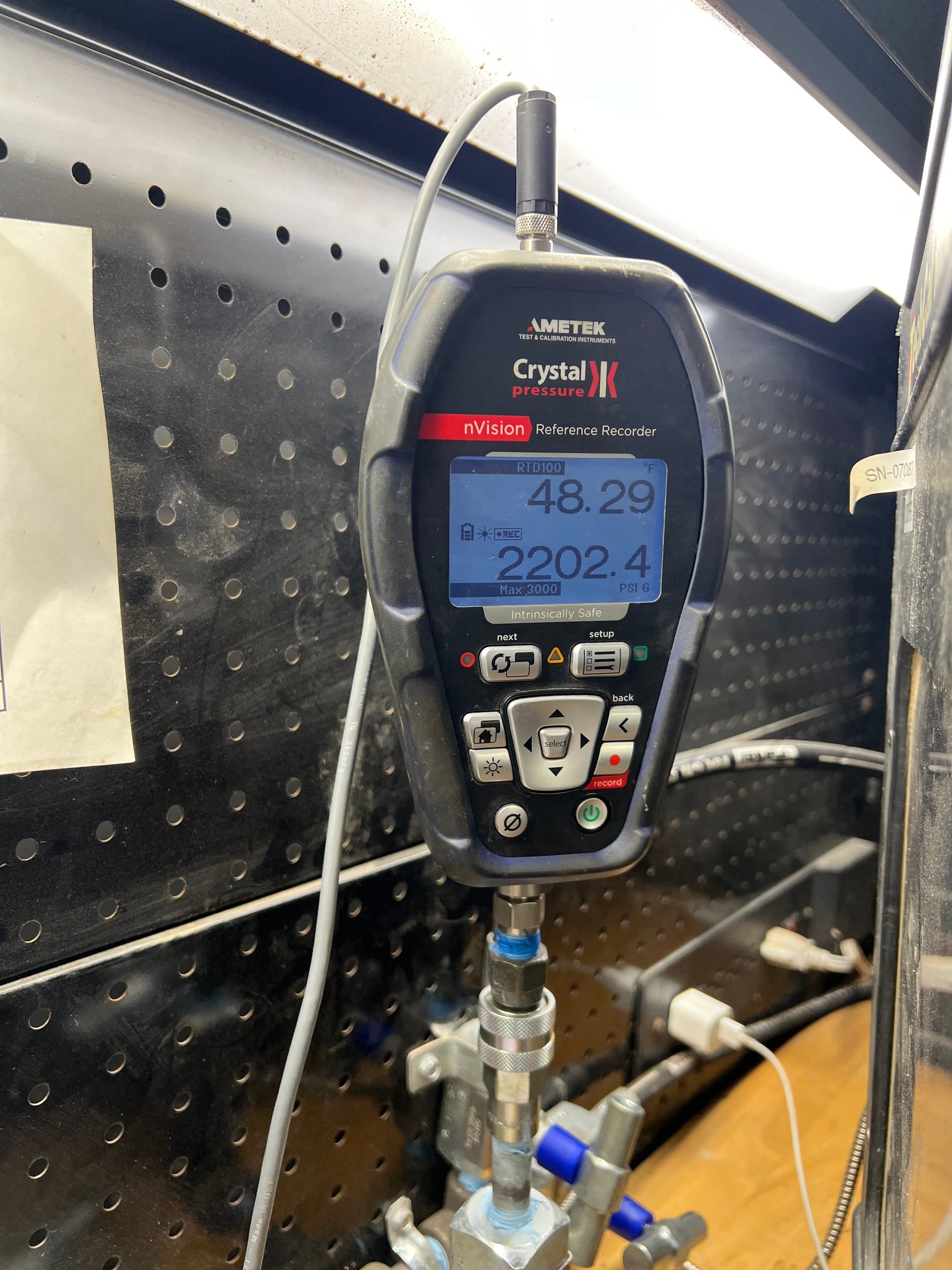 Crystal recorder logging pressure and temperature on the test deck