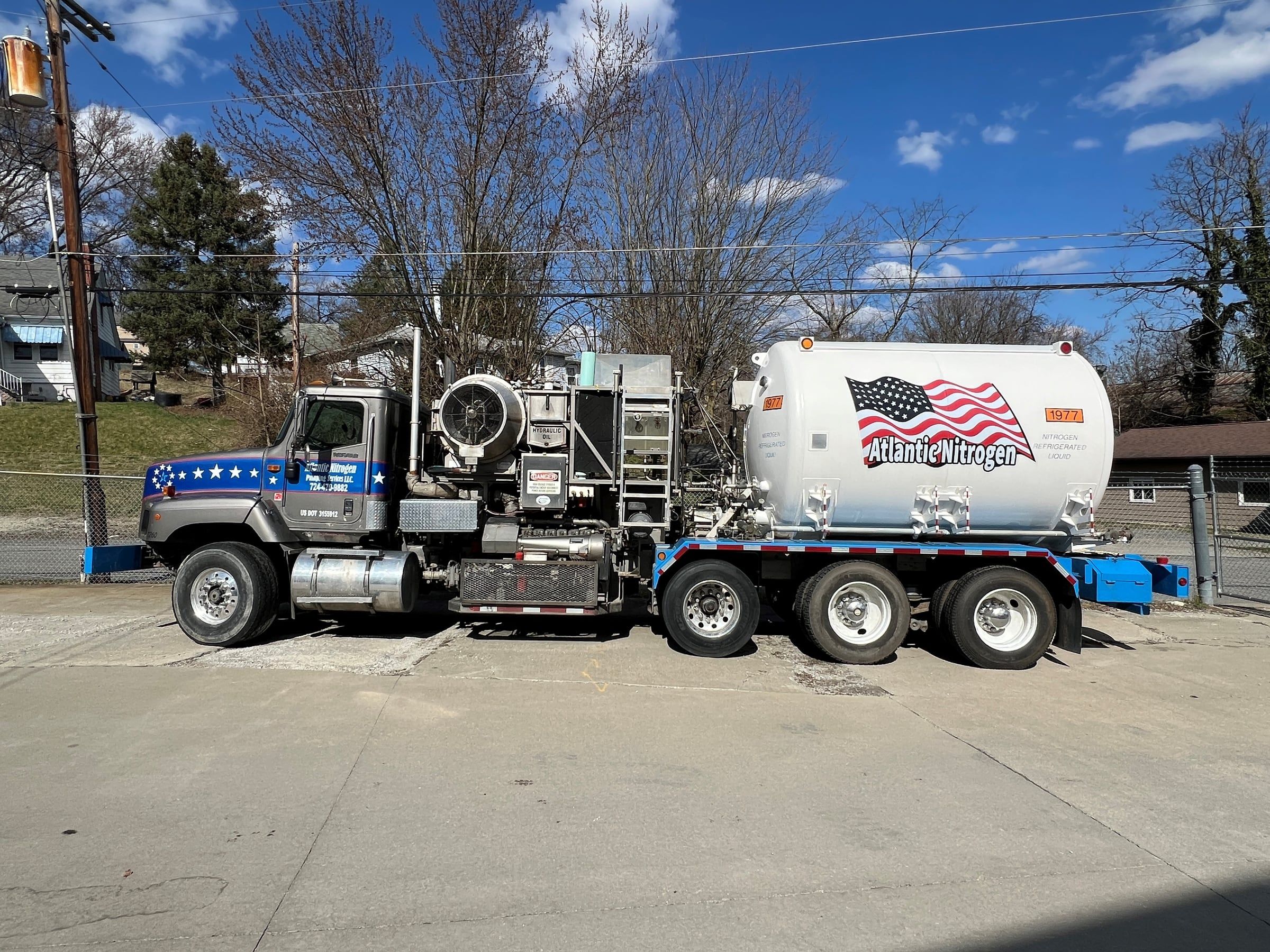 Cryogenic pumper unit coupled to its tractor