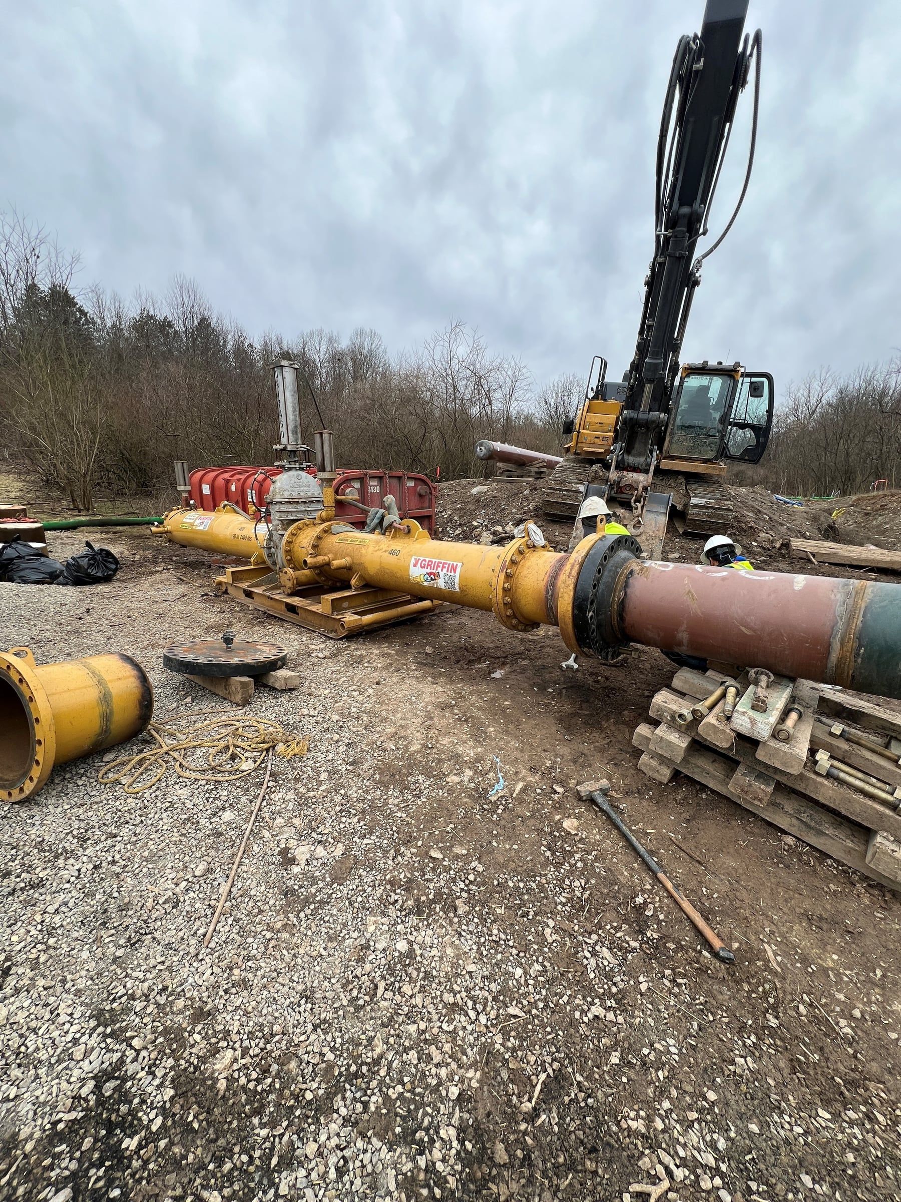 Test head and manifold made up to the end of a 20 inch line at the trench edge